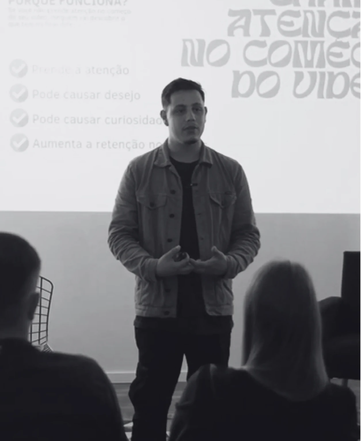 Felipe Hoffmann apresentando para empreendedores